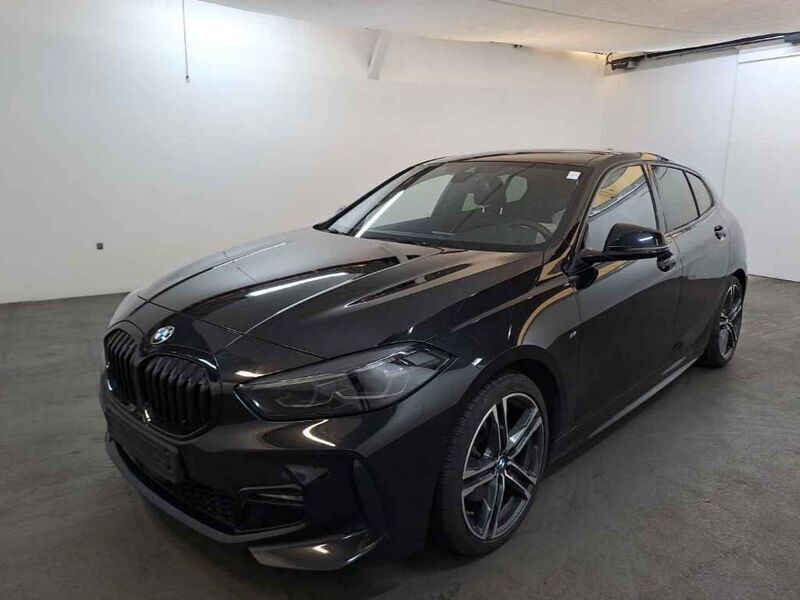 Black sapphire metallic Gebraucht 2021 BMW 116 M Sport Kleinwagen | 25.490 € - Bild 1/4
