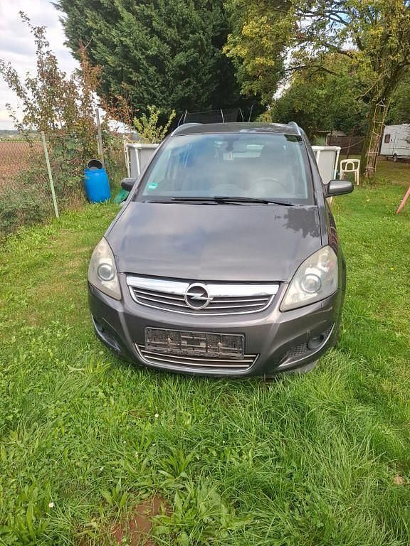 Grau Gebraucht 2010 Opel Zafira Edition Van / Kleinbus | 3.850 € (Fairer Preis) - Bild 1/4