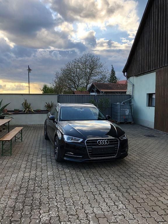 Schwarz Gebraucht 2013 Audi A3 Sportback Ambition Limousine | 5.950 € (Guter Preis) - Bild 1/4