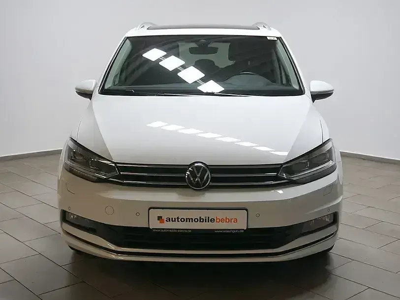 Gebraucht VW Touran Highline 150 PS (110 kW) 2020 Pure white Van / Kleinbus