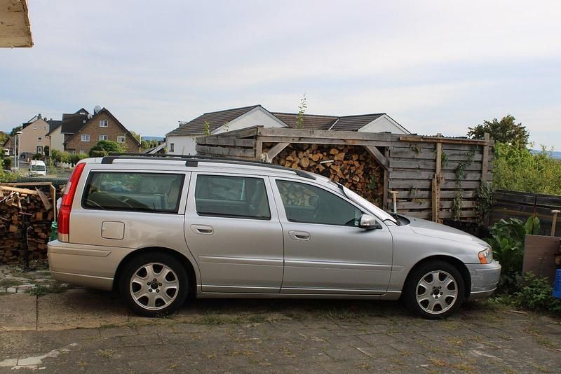 Silber Gebraucht 2007 Volvo V70 Kombi | 1.950 € (Guter Preis) - Bild 1/4