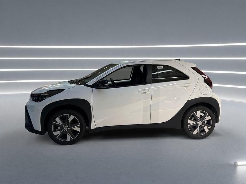 Neu Toyota Aygo X Active 117 PS (86 kW) 2026 Weiß SUV