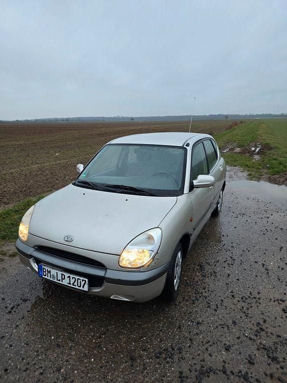 Grau Gebraucht 2000 Daihatsu Sirion Kleinwagen | 590 € (Fairer Preis) - Bild 1/4