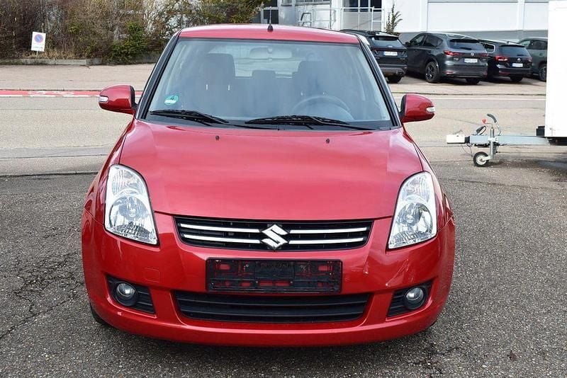 Gebraucht Suzuki Swift Snow 92 PS (67 kW) 2010 Rot Kleinwagen