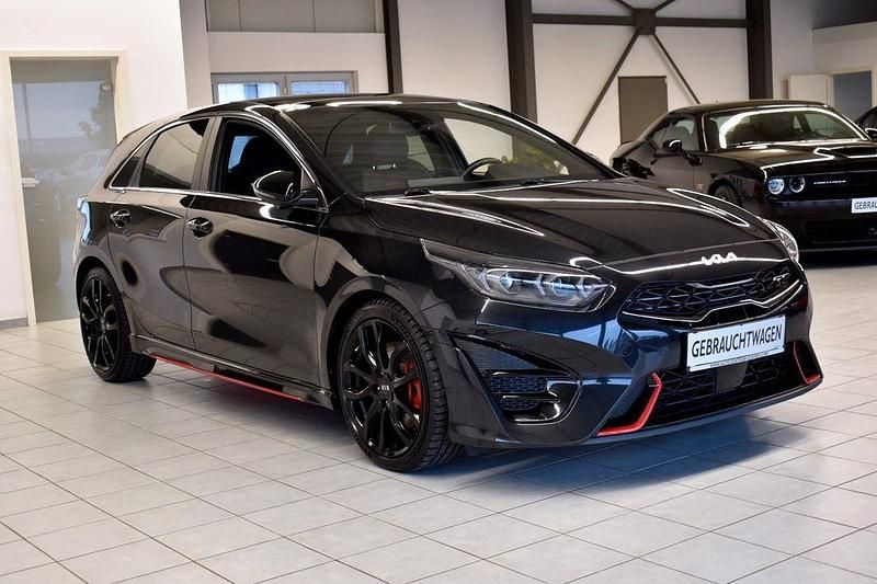 Schwarz Gebraucht 2021 Kia Ceed GT Limousine | 22.999 € (Etwas zu teuer) - Bild 1/4