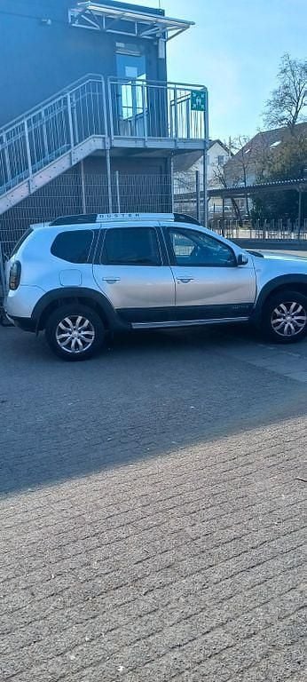 Silber Gebraucht 2017 Dacia Duster Lauréate SUV | 9.000 € (Fairer Preis) - Bild 1/4