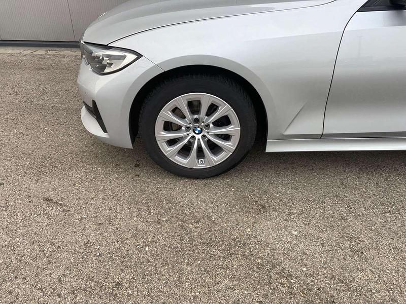 Gebraucht BMW 320 190 PS (139 kW) 2021 Glaciersilber metallic Kombi