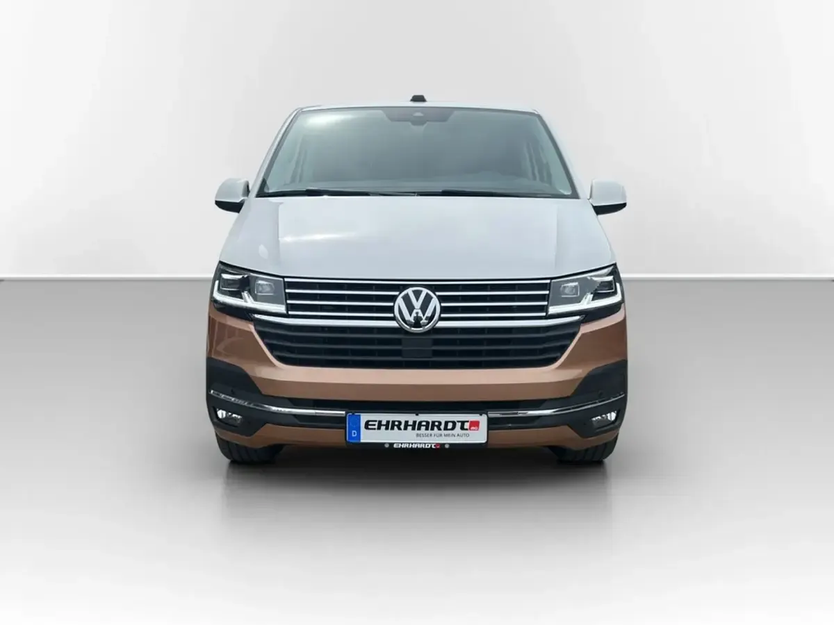 Gebraucht VW Multivan Generation Six 199 PS (146 kW) 2020 Candyweiß/copper bronze me... Van / Kleinbus