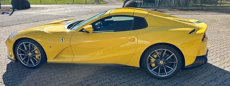 Gebraucht Ferrari 812 799 PS (587 kW) 2022 Gelb Cabrio
