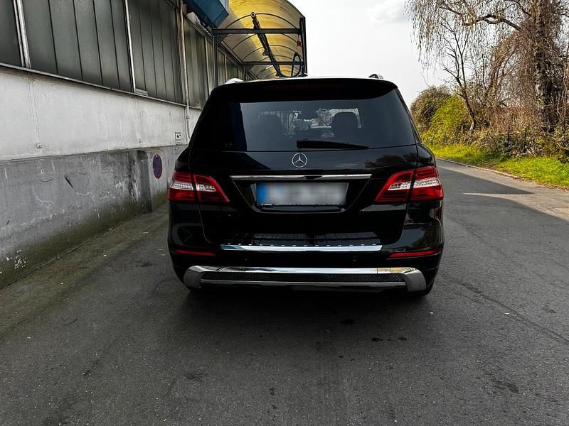 Gebraucht Mercedes ML350 259 PS (190 kW) 2012 Schwarz SUV