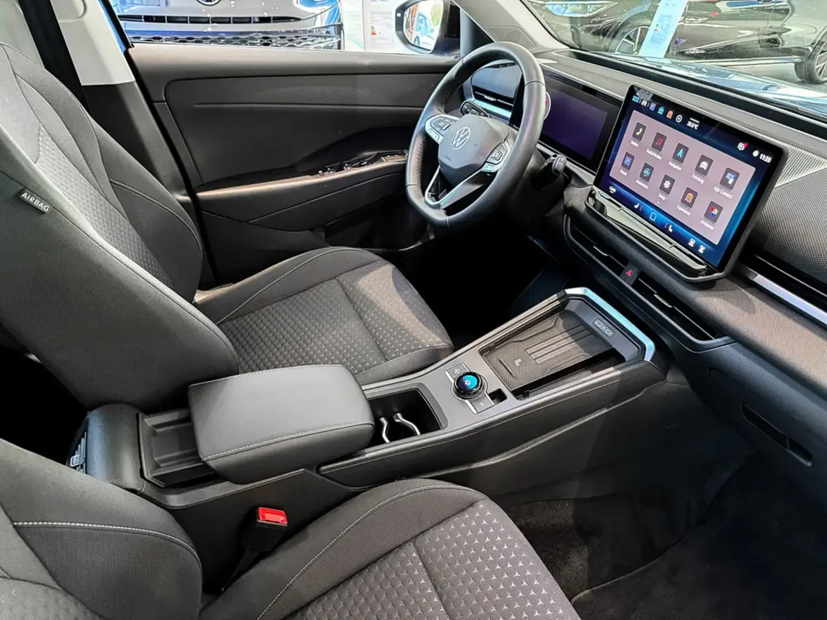 Gebraucht VW T-Roc Life 150 PS (110 kW) 2025 Blau SUV