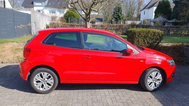 Rot Gebraucht 2013 VW Polo Life Limousine | 5.100 € (Superpreis) - Bild 1/4