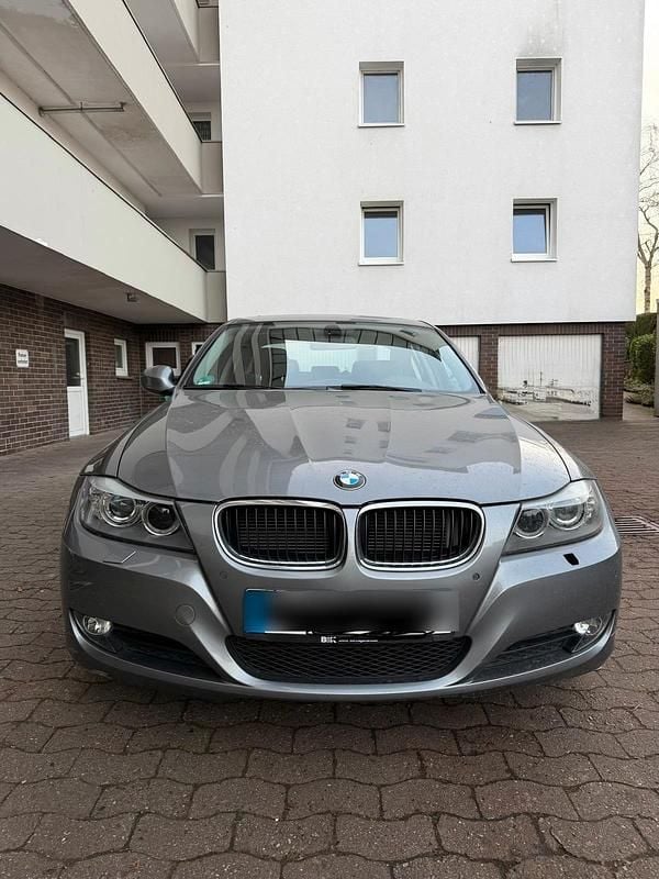 Gebraucht BMW 320 170 PS (125 kW) 2010 Grau Limousine