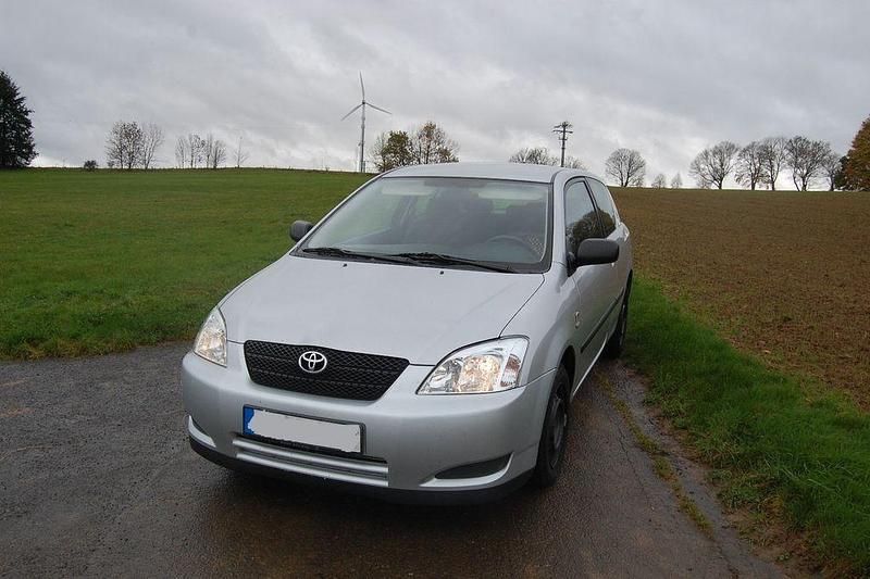 Silber Gebraucht 2003 Toyota Corolla Kleinwagen | 1.700 € (Fairer Preis) - Bild 1/4