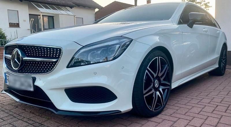 Weiß Gebraucht 2015 Mercedes CLS350 Shooting Brake AMG Kombi | 29.850 € (Teuer) - Bild 1/4