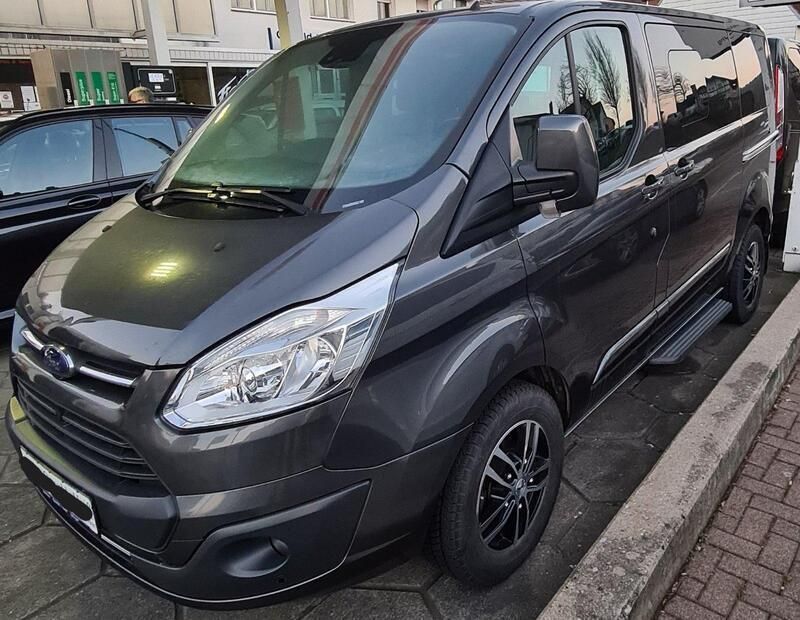 Grau Gebraucht 2016 Ford Tourneo Custom Titanium Van / Kleinbus | 25.900 € (Teuer) - Bild 1/4