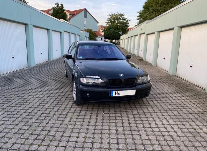 Schwarz Gebraucht 2002 BMW 318 Limousine | 2.499 € (Fairer Preis) - Bild 1/4