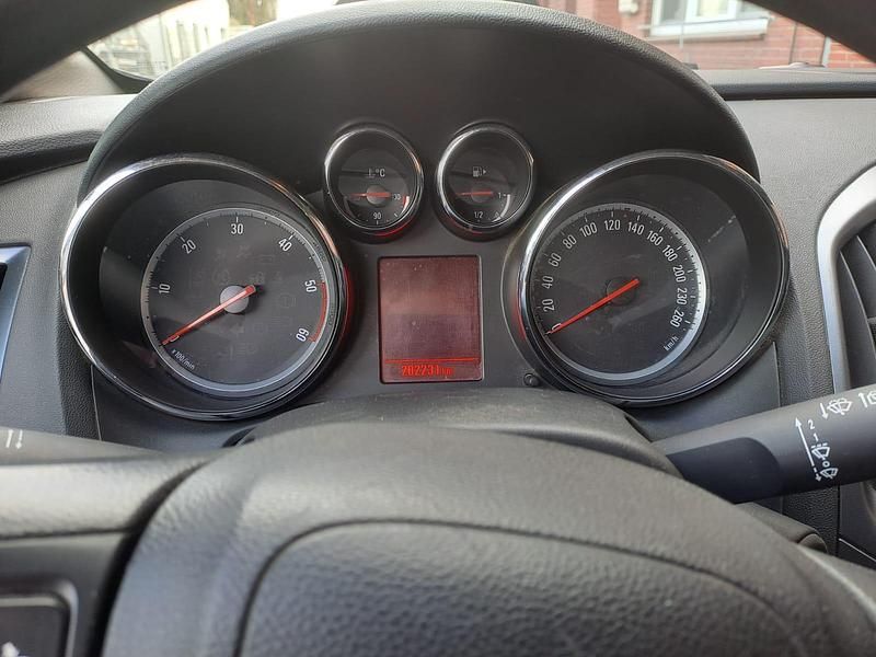 Używany Opel Astra 110 KM (80 kW) 2013 Srebrny Kombi