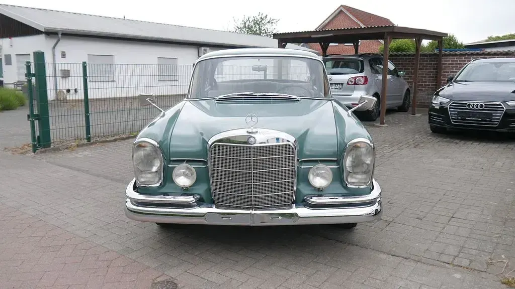 Gebraucht Mercedes 220 110 PS (80 kW) 1961 Grün Limousine