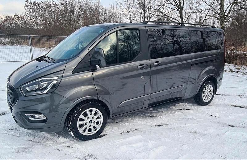 Grau Gebraucht 2020 Ford Tourneo Titanium Van / Kleinbus | 29.999 € (Superpreis) - Bild 1/4