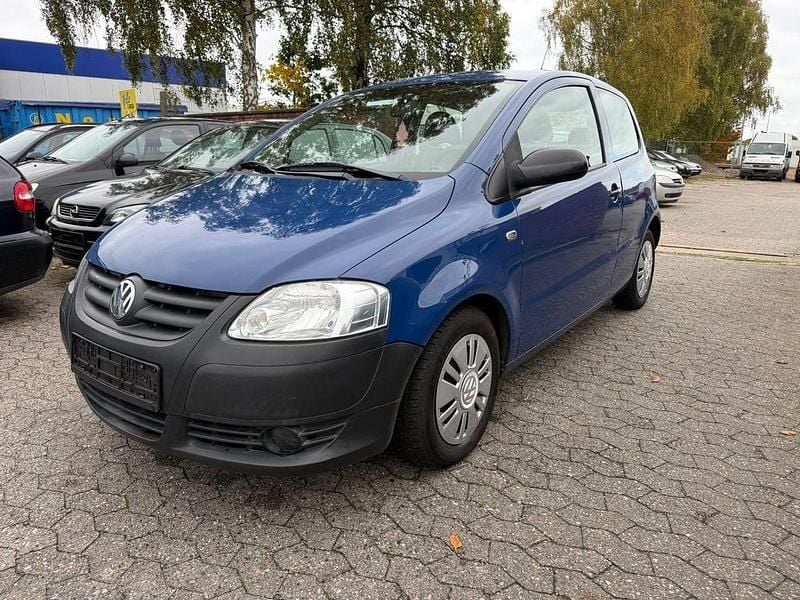 Blau Gebraucht 2011 VW Fox Basis Kleinwagen | 1.480 € (Guter Preis) - Bild 1/4