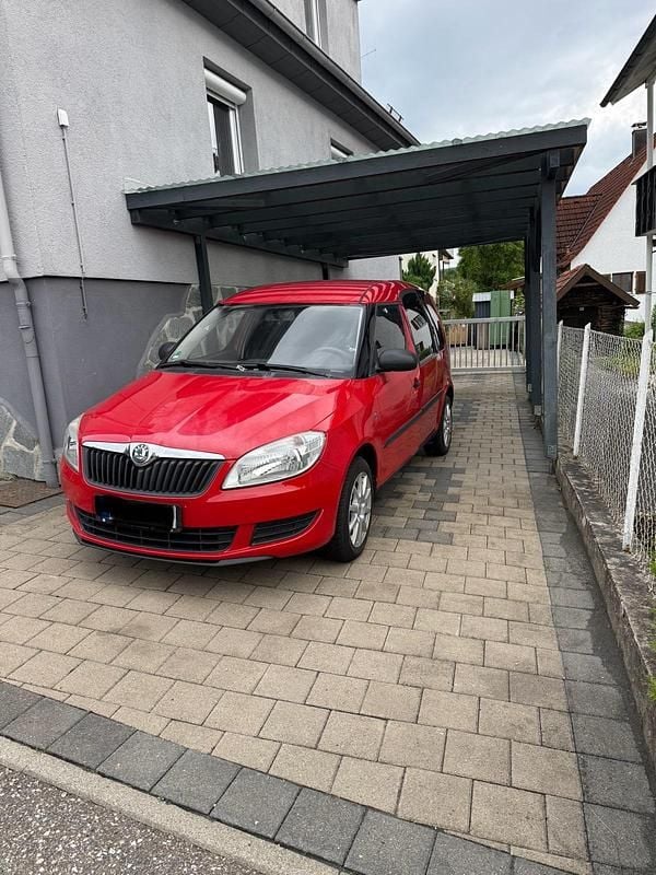 Rot Gebraucht 2010 Skoda Roomster Kombi | 3.300 € (Guter Preis) - Bild 1/4