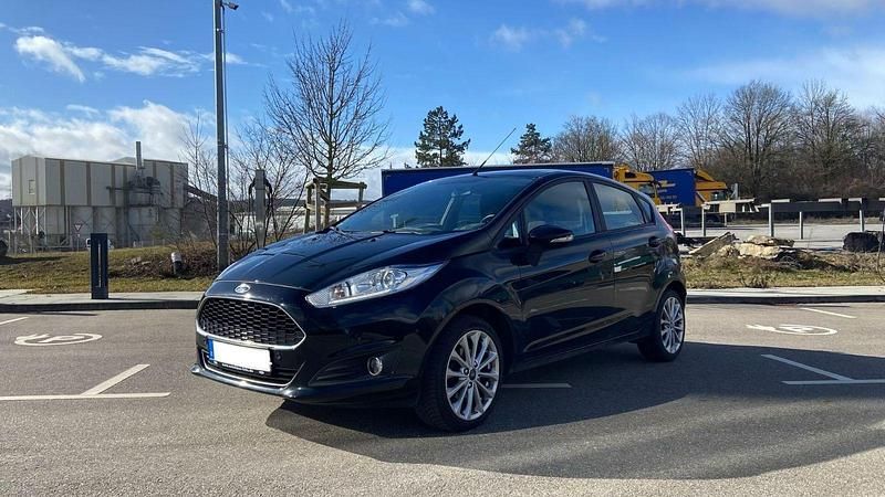 Gebraucht Ford Fiesta Celebration 80 PS (58 kW) 2017 Schwarz Kleinwagen