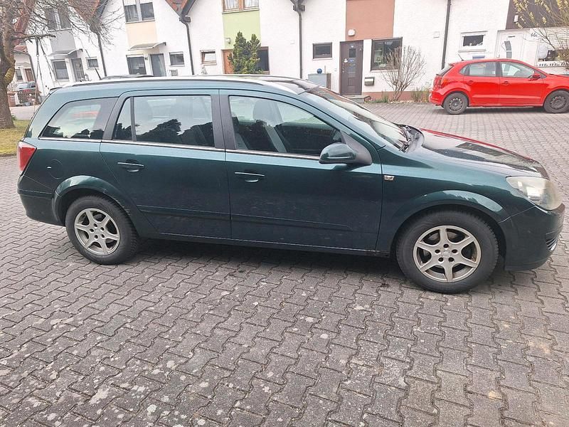 Gebraucht Opel Astra Edition 105 PS (77 kW) 2005 Grün Kombi