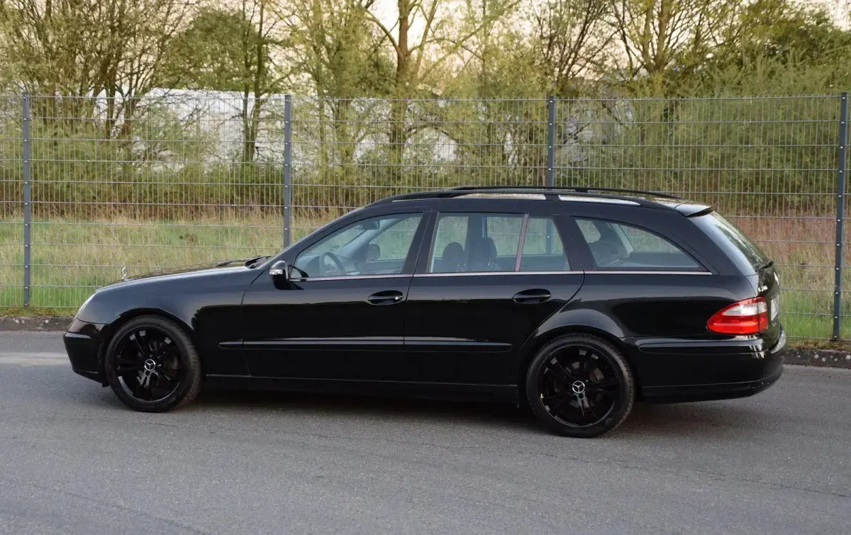 Gebraucht Mercedes E200 163 PS (119 kW) 2003 Schwarz Kombi