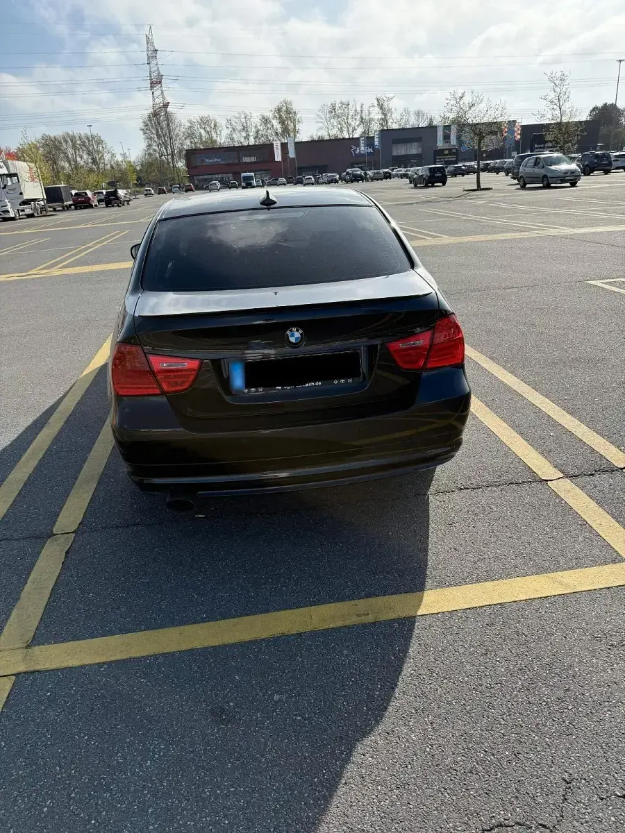 Second-hand BMW 320 170 CP (125 kW) 2009 Negru Berlinǎ