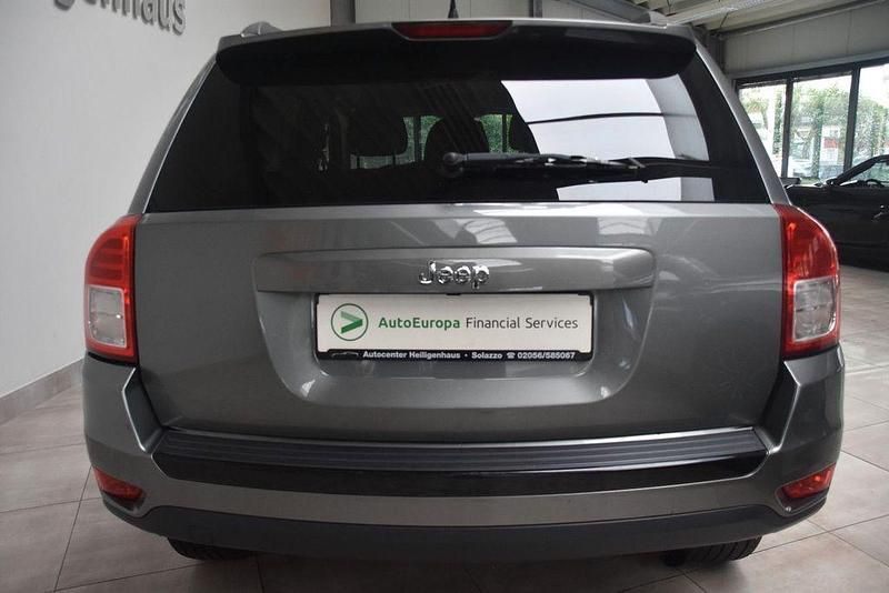 Gebraucht Jeep Compass Sport 156 PS (114 kW) 2013 Grau SUV