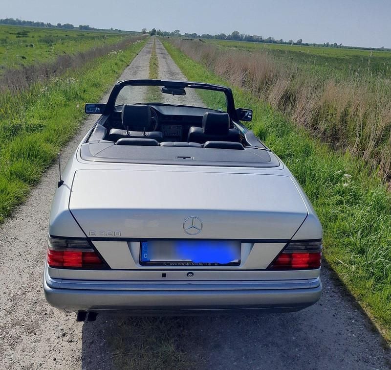 Gebraucht Mercedes E320 220 PS (161 kW) 1994 Silber Cabrio