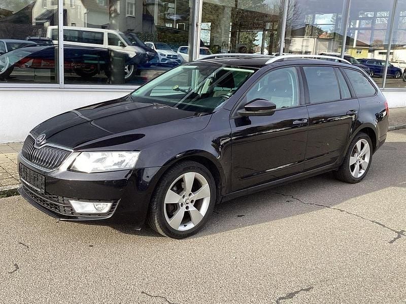 Gebraucht Skoda Octavia Elegance 150 PS (110 kW) 2015 Schwarzmagic perleffekt Kleinwagen