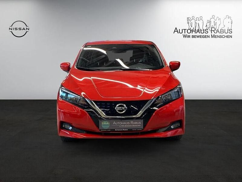 Gebraucht Nissan Leaf Acenta 89 kW (122 PS) 2021 Red (s) Kleinwagen