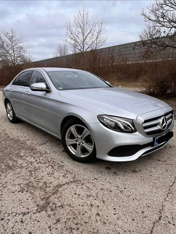 Gebraucht Mercedes E220 194 PS (142 kW) 2016 Silber Limousine