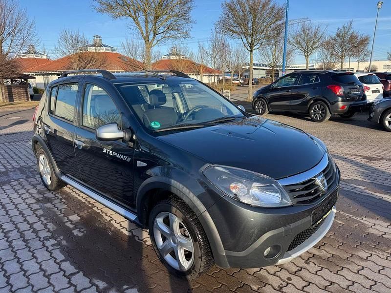 Gebraucht Dacia Sandero Stepway 84 PS (61 kW) 2012 Grau Limousine