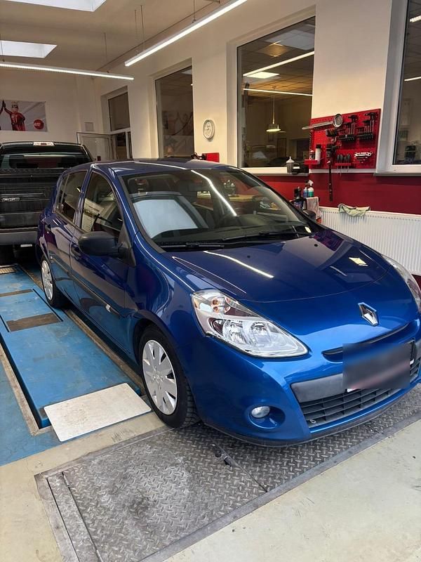 Gebraucht Renault Clio II 75 PS (55 kW) 2009 Blau Kleinwagen