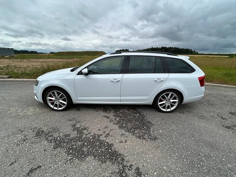 Weiß Gebraucht 2015 Skoda Octavia RS Kombi | 14.250 € (Guter Preis) - Bild 1/4