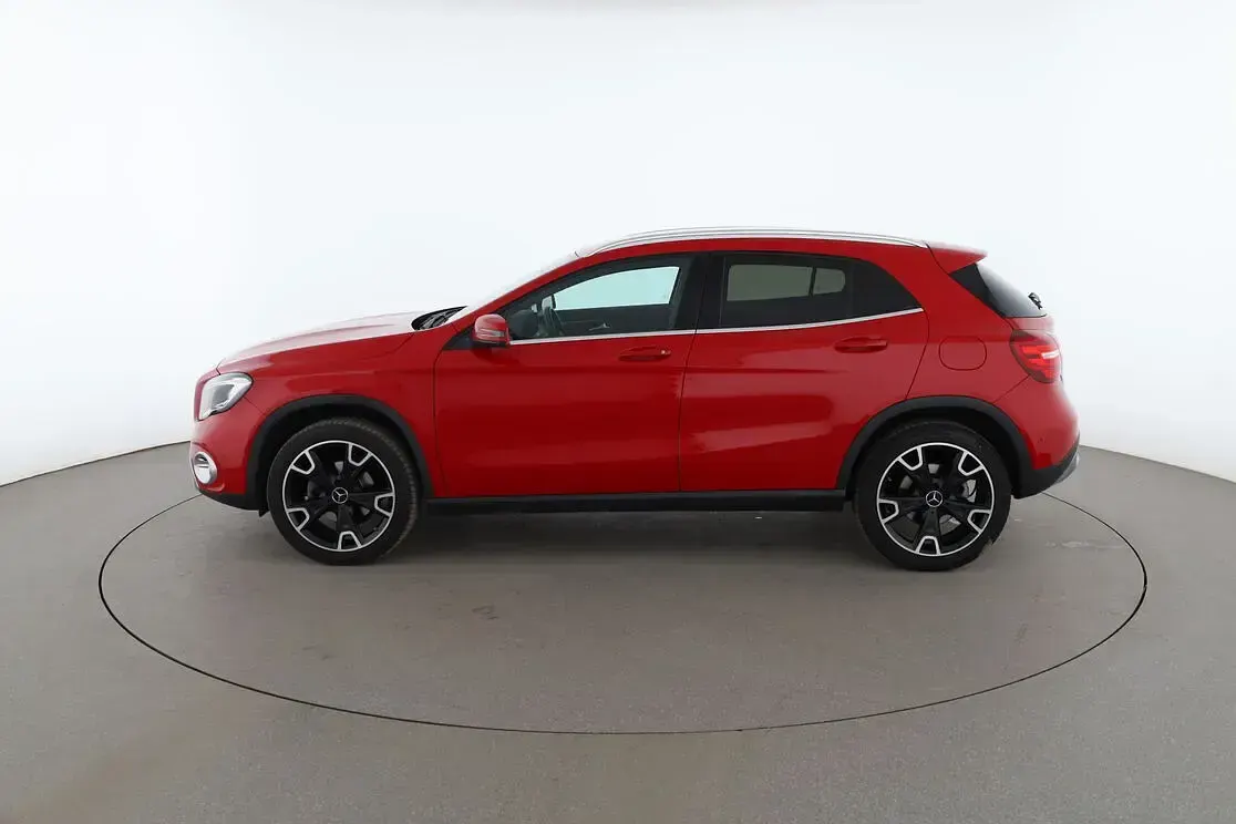 Gebraucht Mercedes GLA200 Urban 156 PS (114 kW) 2017 Rot SUV