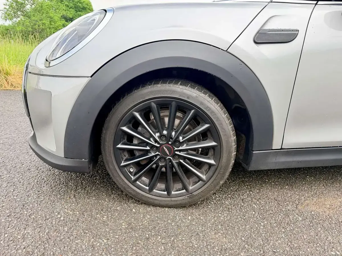 Gebraucht Mini Cooper Essential 136 PS (100 kW) 2022 Melting silver metallic Kleinwagen