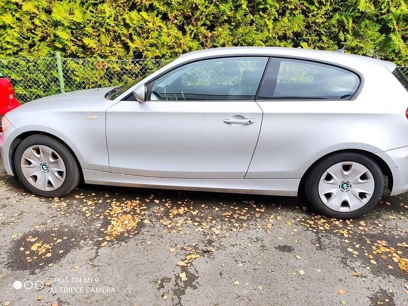 Silber Gebraucht 2011 BMW 316 Sport Line Limousine | 4.800 € (Superpreis) - Bild 1/4