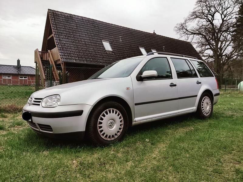 Second-hand VW Golf IV 100 CP (73 kW) 2000 Argintiu Break