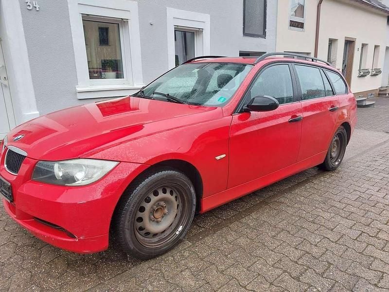 Gebraucht BMW 320 163 PS (119 kW) 2005 Rot Kombi