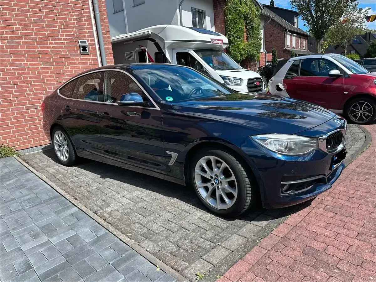 Gebraucht BMW 318 150 PS (110 kW) 2016 Andere farben Limousine