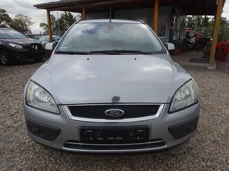 Gebraucht Ford Focus Ghia 116 PS (85 kW) 2005 Grau Kombi