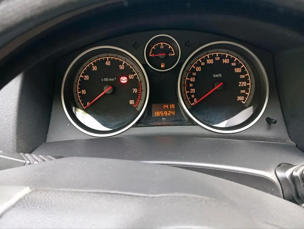 Brugt Opel Astra 105 HK (77 kW) 2005 Sort Sedan