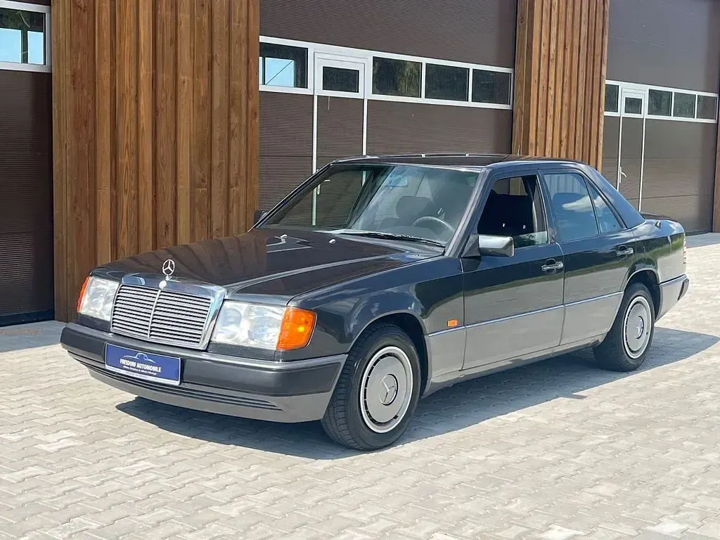 Gebraucht Mercedes 250 126 PS (92 kW) 1990 Schwarz Limousine