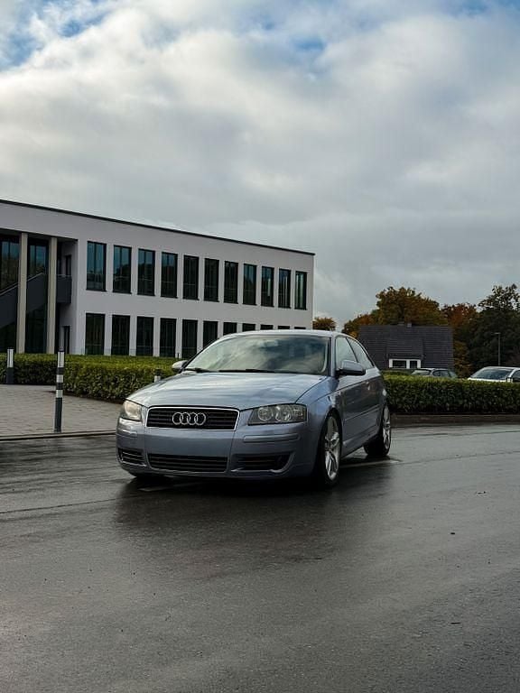 Silber Gebraucht 2004 Audi A3 Ambiente Limousine | 950 € (Superpreis) - Bild 1/4