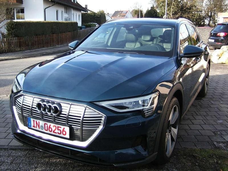 Gebraucht Audi e-tron S-Line 230 kW (313 PS) 2020 Galaxisblau metallic SUV