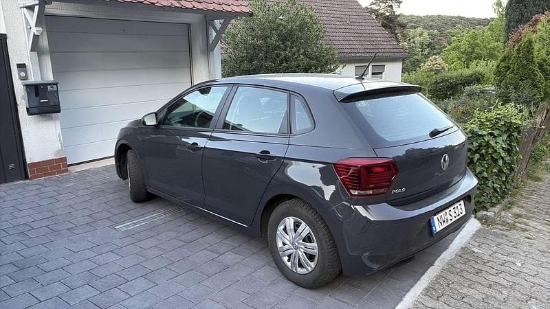 Grau Gebraucht 2020 VW Polo Comfortline Limousine | 11.000 € (Superpreis) - Bild 1/2